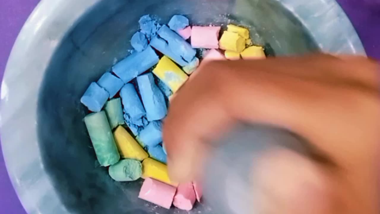 Satisfying Crushing Chalk, Crushing Asmr ✅💥🖍💯