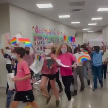 Austin elementary school holds pride parade