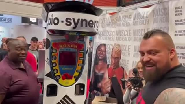 Eddie Hall broke punching machine
