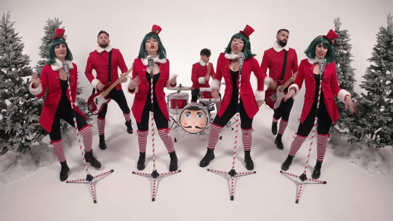 Broken Peach - Let It Snow (Christmas Special)