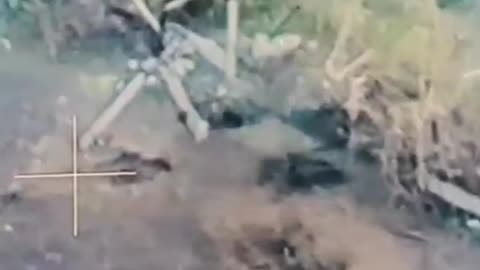 🇷🇺🇺🇦FPV drone accurately hits Ukrainian soldier trying to shoot back