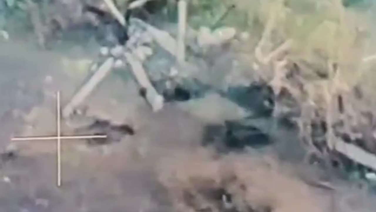 🇷🇺🇺🇦FPV drone accurately hits Ukrainian soldier trying to shoot back