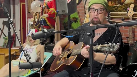 Hamell on Trial (Live) @oliverpeckpodcast - What In The Duck Studio