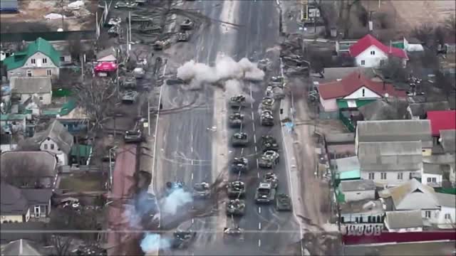 WAR IN UKRAINE RUSSIAN TANK CONVOY DESTROYED IN BROVARY BY DRONE STRIKE!