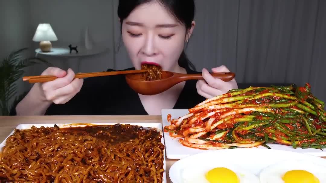 ASMR X Spicy Black Bean Noodles🔥