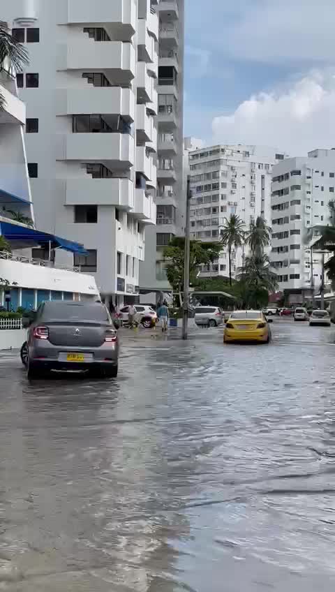 ¿Por qué importantes avenidas de El Laguito y Bocagrande están inundadas?