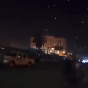 Violent clashes and heavy gunfire in #Baghdad.