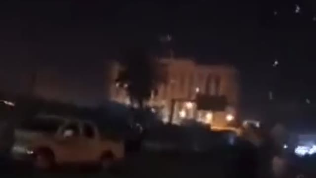 Violent clashes and heavy gunfire in #Baghdad.