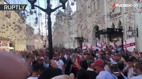 Navijanje engleskih navijača uoči utakmice s Hrvatskom