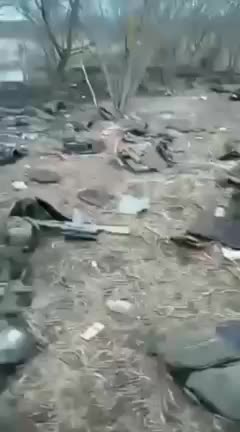 LÍNH NGA BỎ LẠI TẤT CẢ THIẾT BỊ VÀ ÁO GIÁP CỦA HỌ