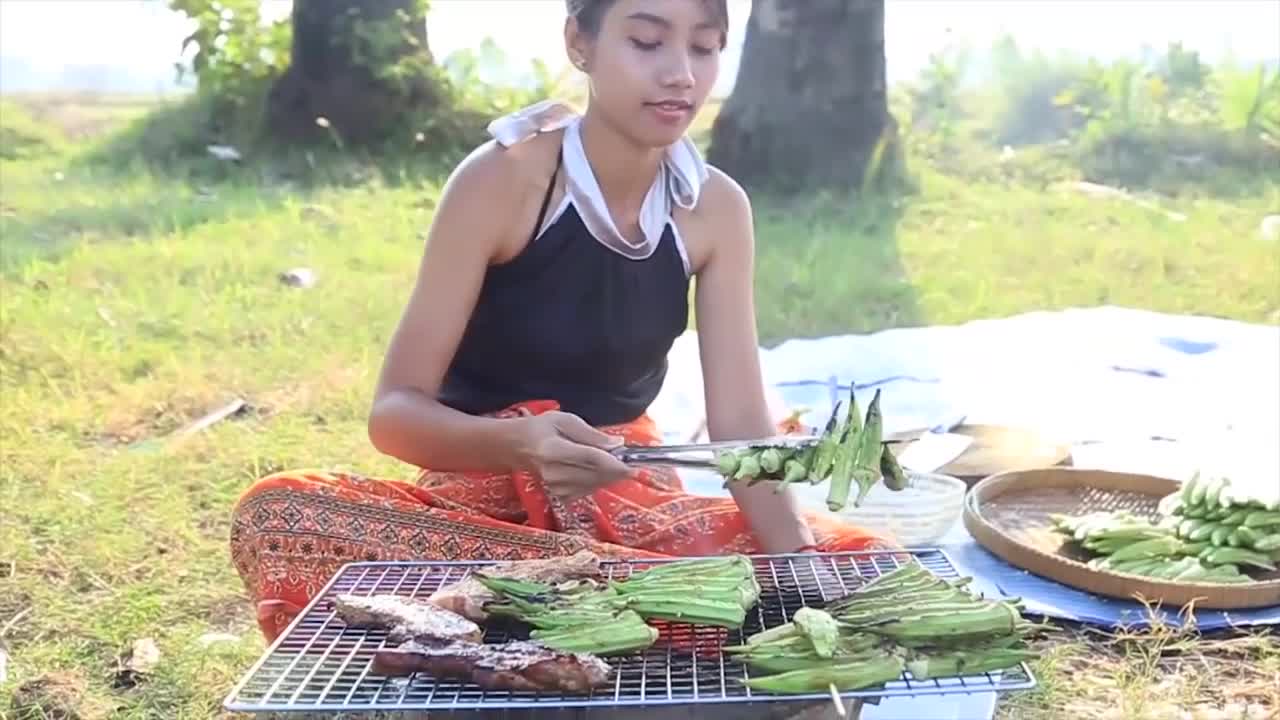 Yummy cooking BBQ pork with lady finger recipe _ Cooking skills _ Khmer Survival Skills