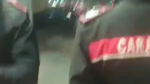 Merde in divisa si sgonfiano davanti a chi gli sbatte in faccia la loro ignoranza