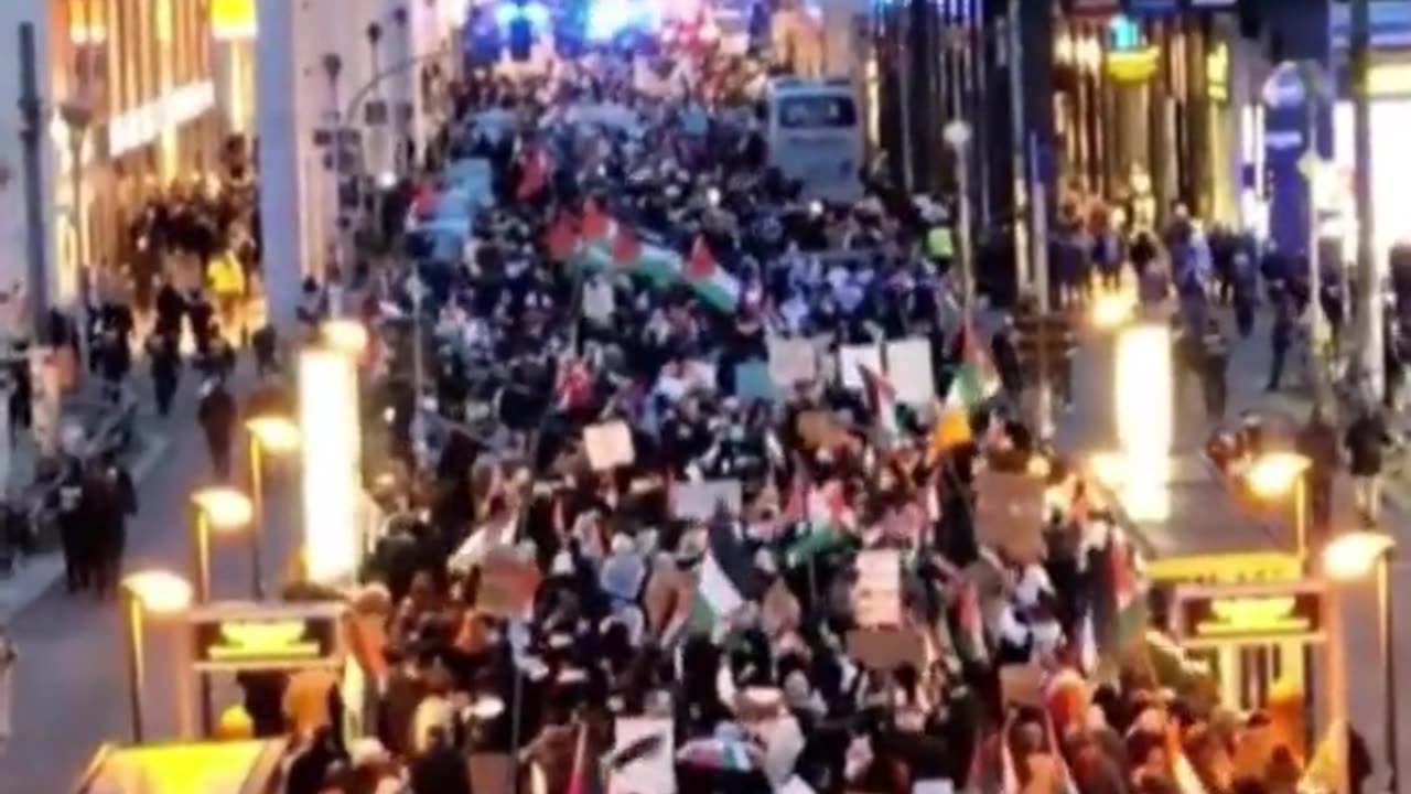 Massive pro-Palestine protest today in Berlin!