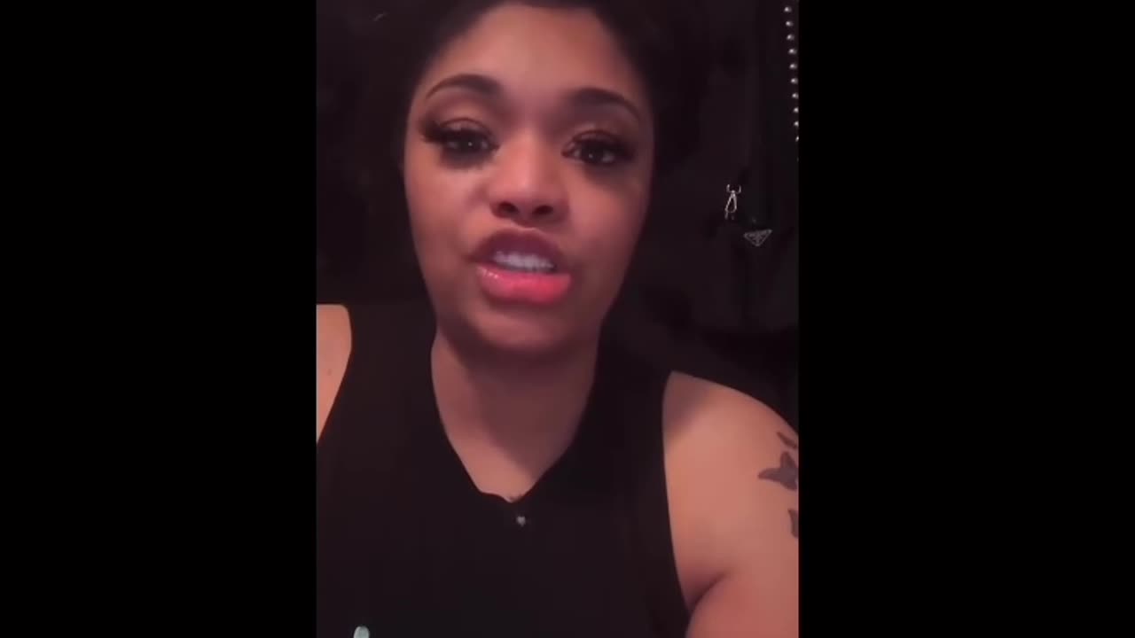 AshleyChinaRed isnβt afraid to speak her mind as she reads & roasts the girls.π₯ππΎββοΈ