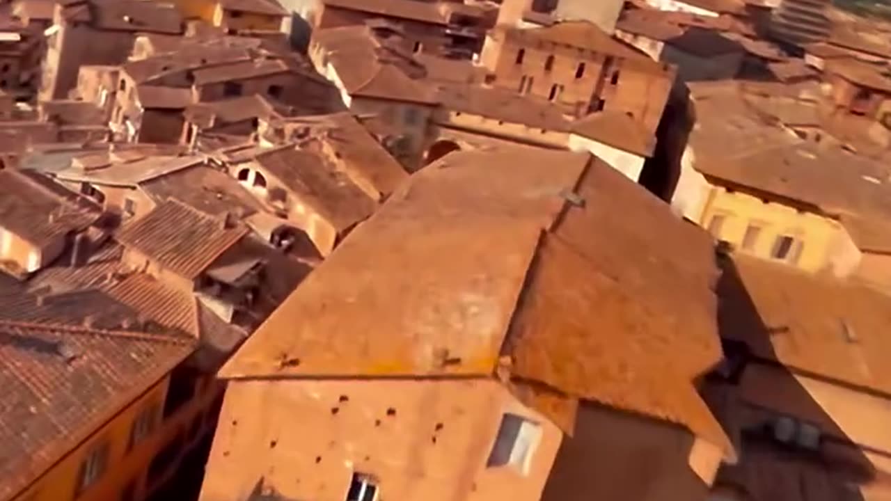 Sienna Italy. .drones crazy 🤪