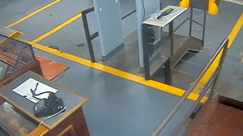 3205LHOBBACStLoadingDock_2021-01-06_23h40min42s507ms.mp4