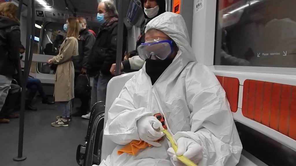 Les Masques Blancs Lyon Action Métro super Hygiene le 10 Avril