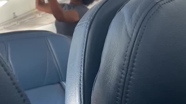 Plane Has to De-Board Because Lady Refuses to Wear Mask