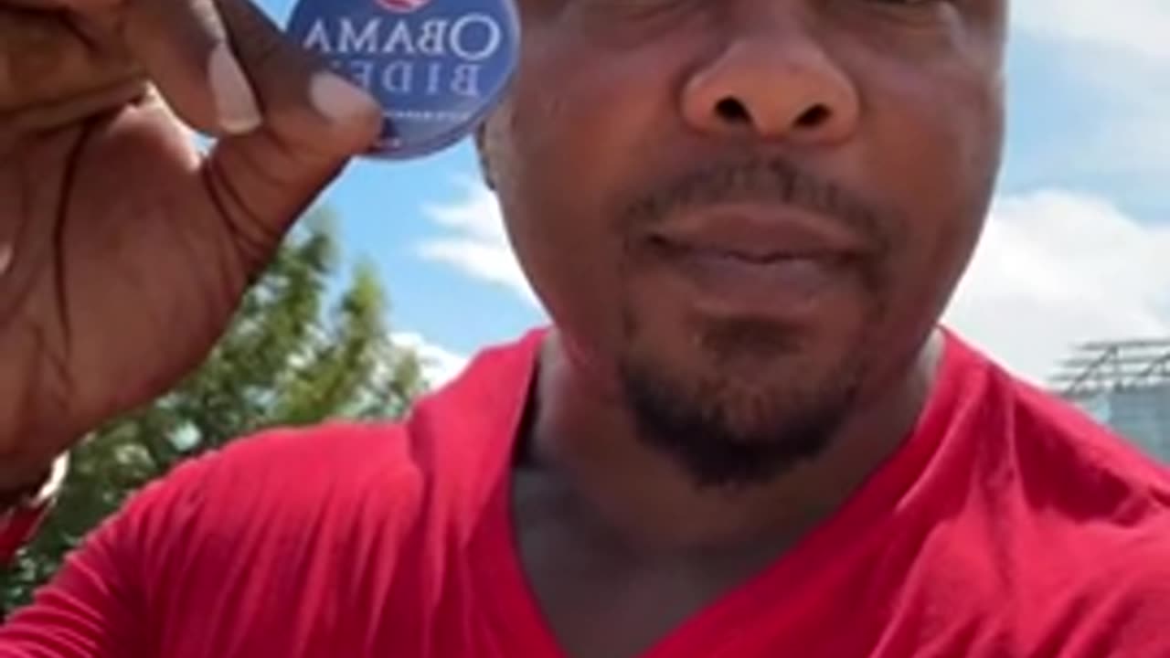 Former Obama voter disposes of Obama campaign button hes voting Trump