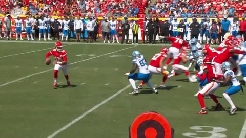 Patrick Mahomes behind the back 1st down pass to Travis Kelce