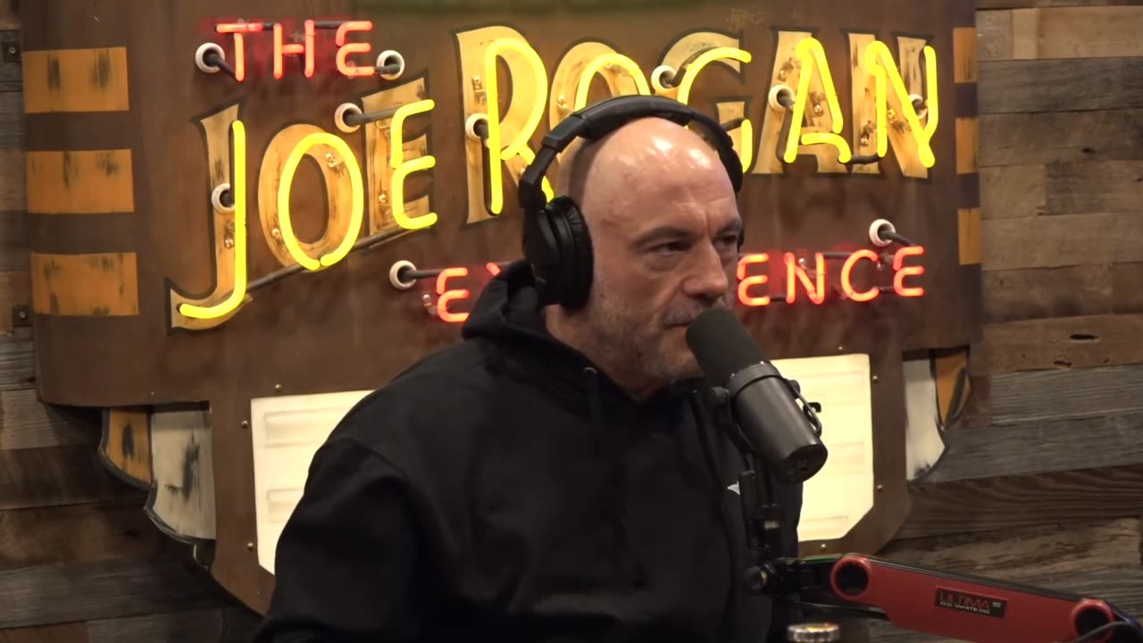 Joe Rogan- I Wasn't Afraid of AI Until I Learned This.