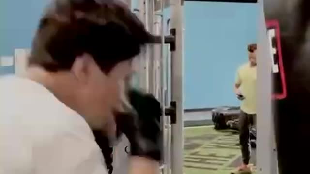 ROCK'EM SOCK'EM RON !