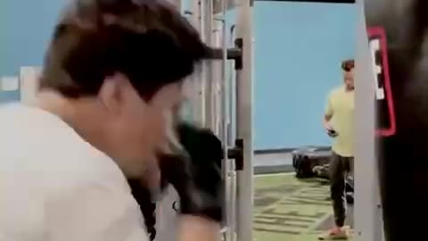 ROCK'EM SOCK'EM RON !