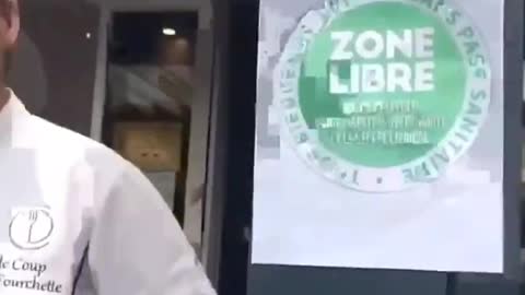 French restaurant owner displays sign: "Unvaccinated people welcome"