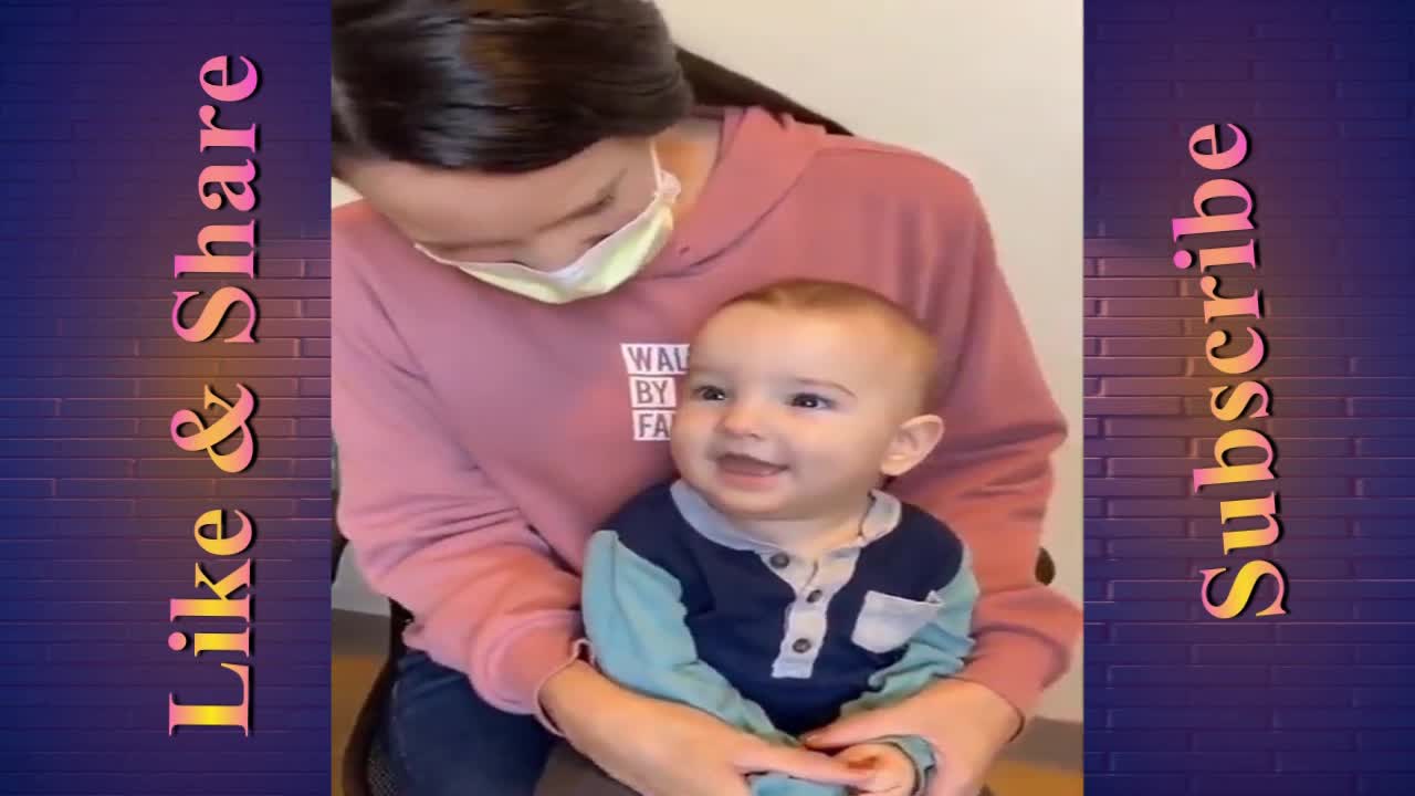 Baby hearing for the first time gives a smile that’ll make your day