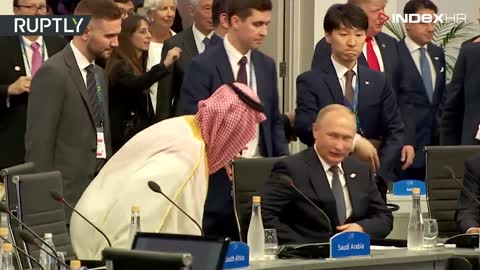 Pogledajte kako su se saudijski princ i Putin pozdravili