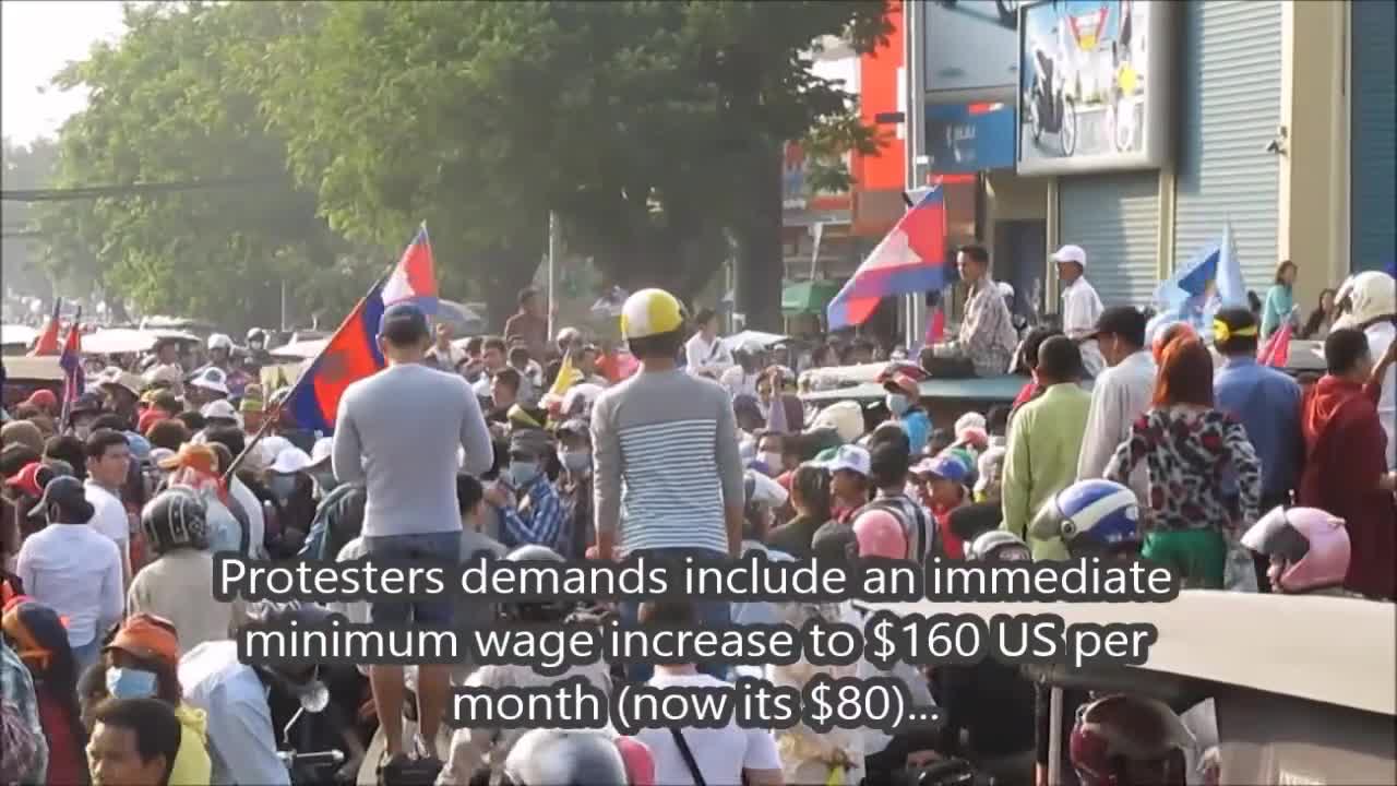 Cambodia កម្ពុជា, Phnom Penh រាជធានី​ភ្នំពេញ - livable wage protest 2013-12