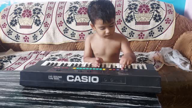 Baby piano play