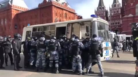 Mass detentions of protesters against the war with Ukraine on Manezhnaya Square in Moscow