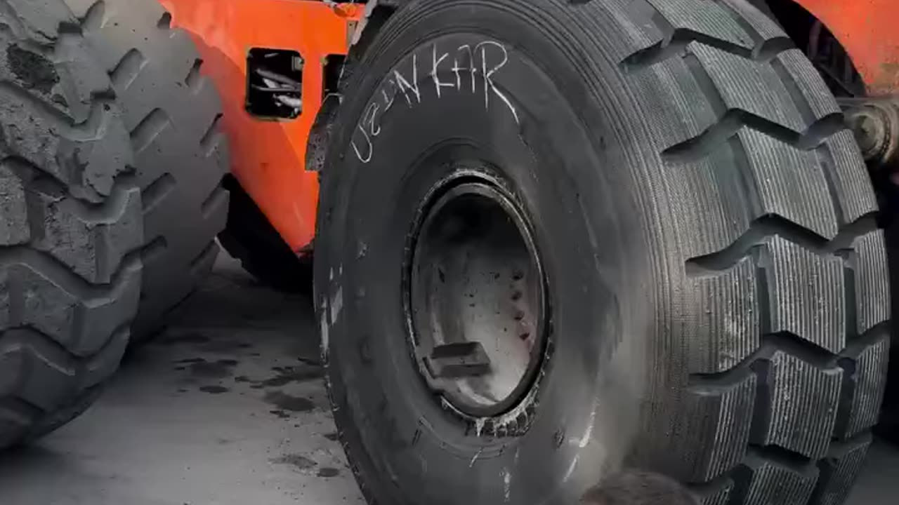 How to change a wheel on a tractor