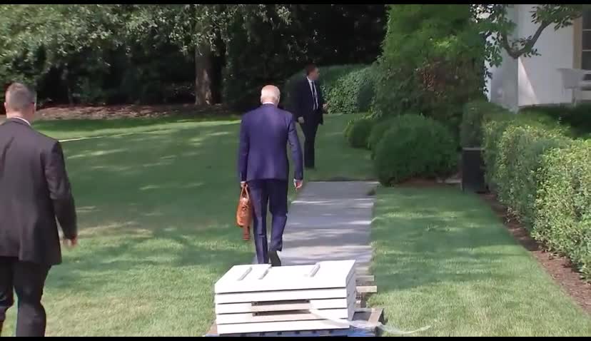 Joe Biden MISSED the sidewalk on his way to Oval Officev