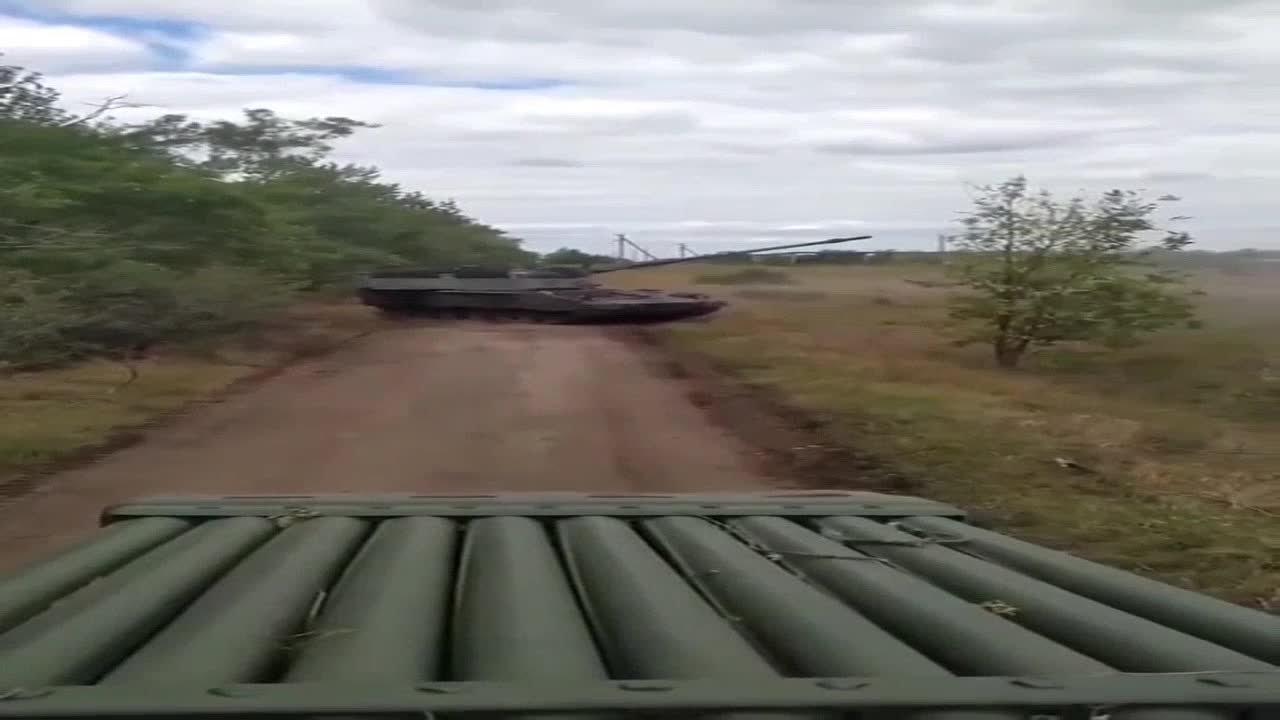 Los cañones autopropulsados ​​PzH 2000 de fabricación alemana operan en el área de Izyum. Se trata