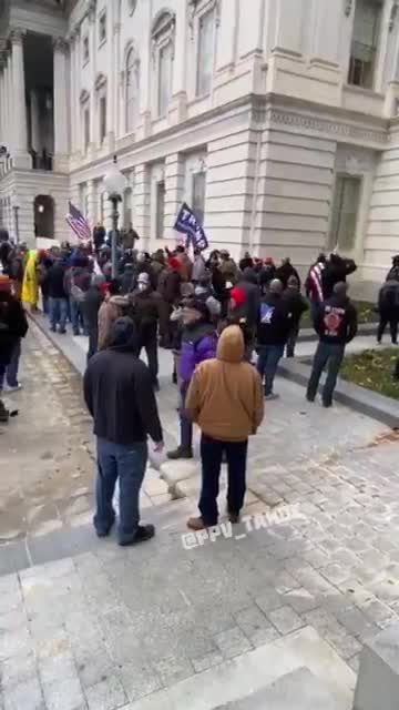 Trump supporter pleading with police to call for backup during the Capitol break-in