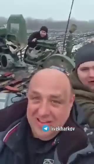 Ukraine War - Locals Take a Captured T-80 for a Spin
