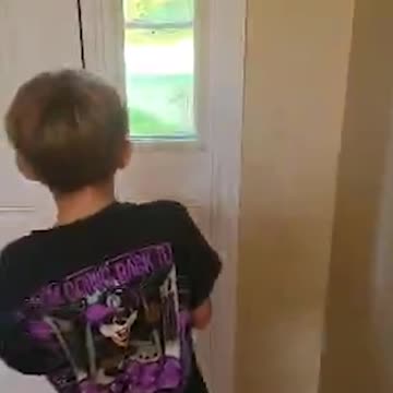 Mommy lets loose in Cabo while son lights a candle for her return