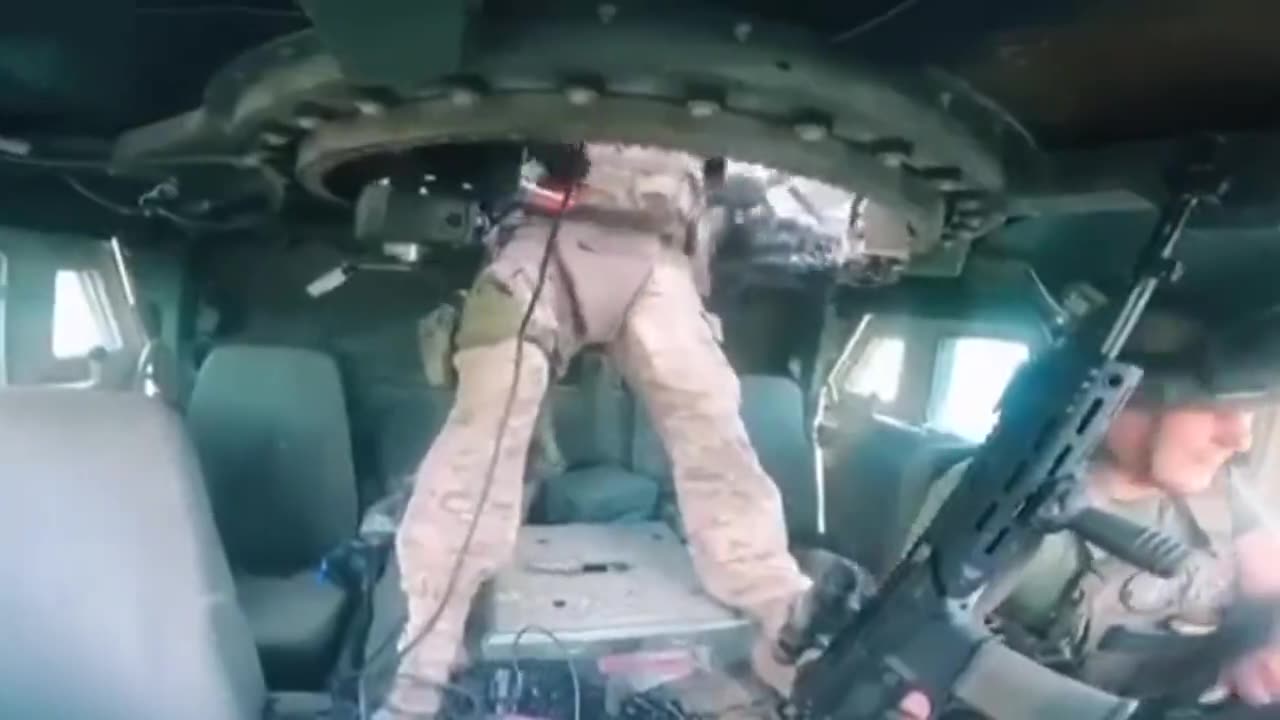 Ukrainian HMMWV hitting AT mine