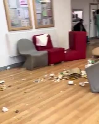 💥️️Illegal migrants💥️️ want treatment now & if they don’t get it, they will smash everything up..!!!