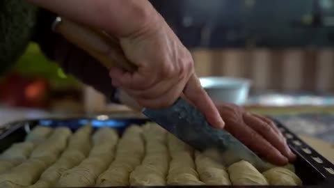 🍯 Sweet Baking Tradition: Authentic Turkish Baklava 🍃✨