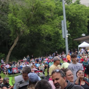 Boogie and the Yo-yoz sing The Beatles Hey Jude at Jones Park.