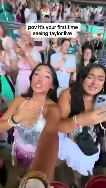 Very+normal+reaction+to+seeing+@TaylorSwift+for+the+first+time+I+think+#girl+#shorts