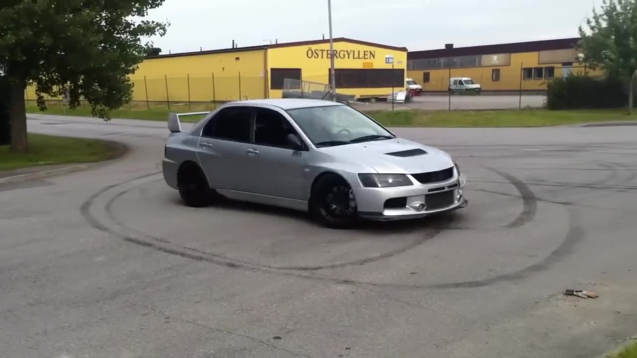 Mitsubishi Evo 8 Donuts