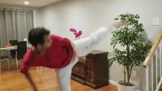 National Champion Of 1999 (World Taekwondo Federation) Kicking After 20 YEARS Without Practice.