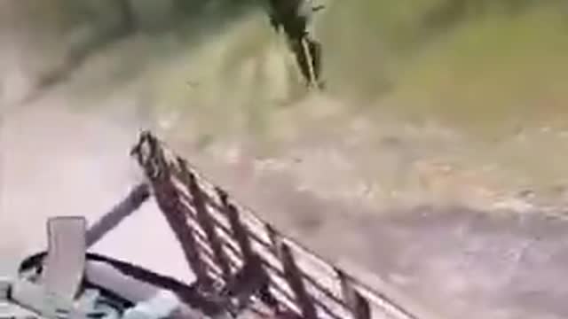 Ukrajinští nacisté prchají z Krásné Limaně kam tento týden vstoupila ruská armáda