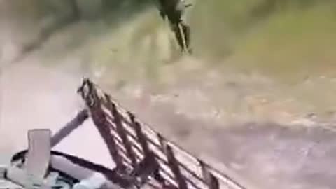 Ukrajinští nacisté prchají z Krásné Limaně kam tento týden vstoupila ruská armáda