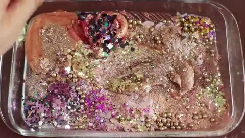 Mixing "rosegold" eyeshadows and make-up into slime