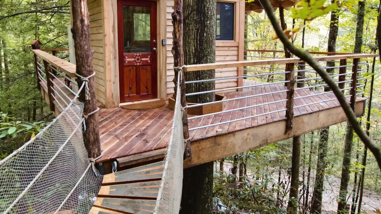 Top 10 Beautiful Treehouses